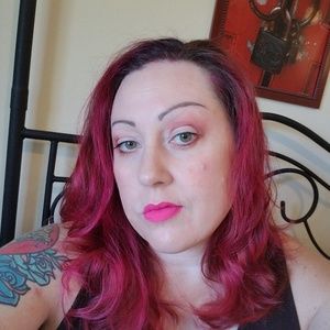 Meet your Posher, Lara